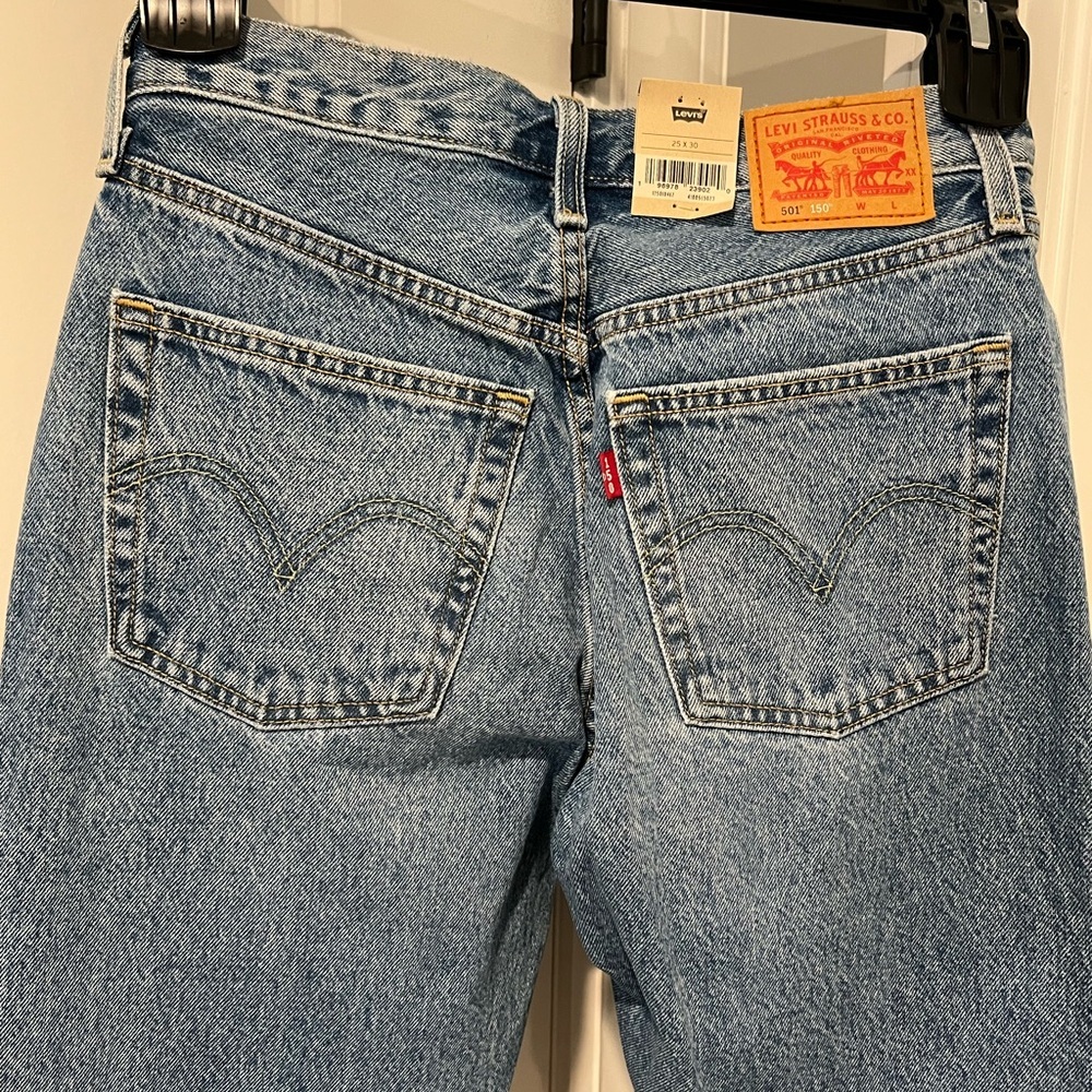 LEVI'S WOMEN'S 501® MEDIUM WASH FIELD NOTES STRAIGHT JEANS. Size 25 NWT - Picture 10 of 13